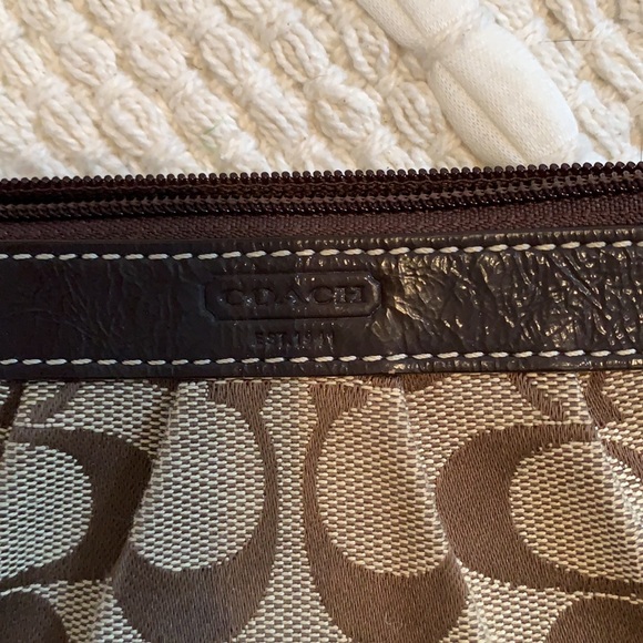 Coach wristlet - Picture 4 of 4